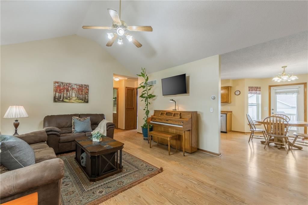 1301 Stonecrest Drive — photo 4