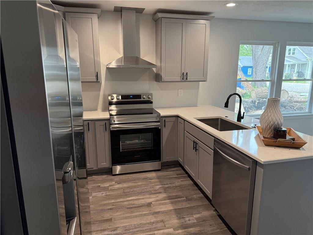 123 Vaughn Street — photo 4