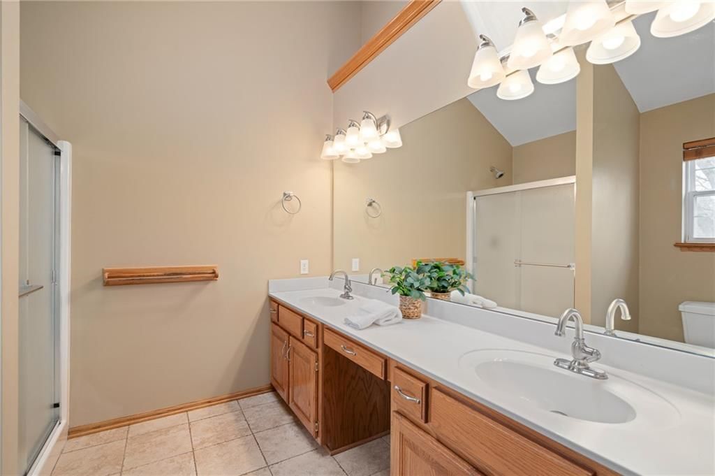1002 Hillcrest Street — photo 22