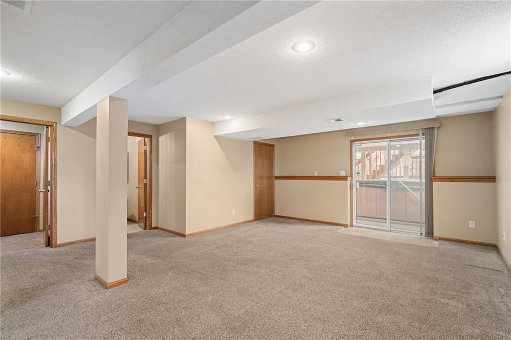1002 Hillcrest Street — photo 30