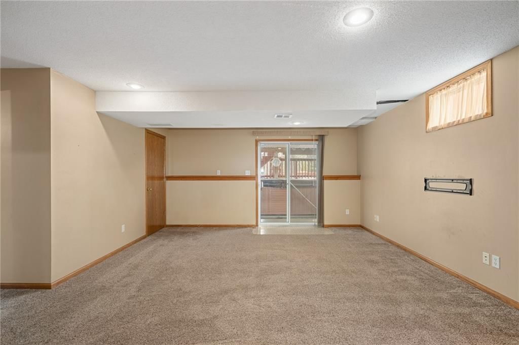 1002 Hillcrest Street — photo 31