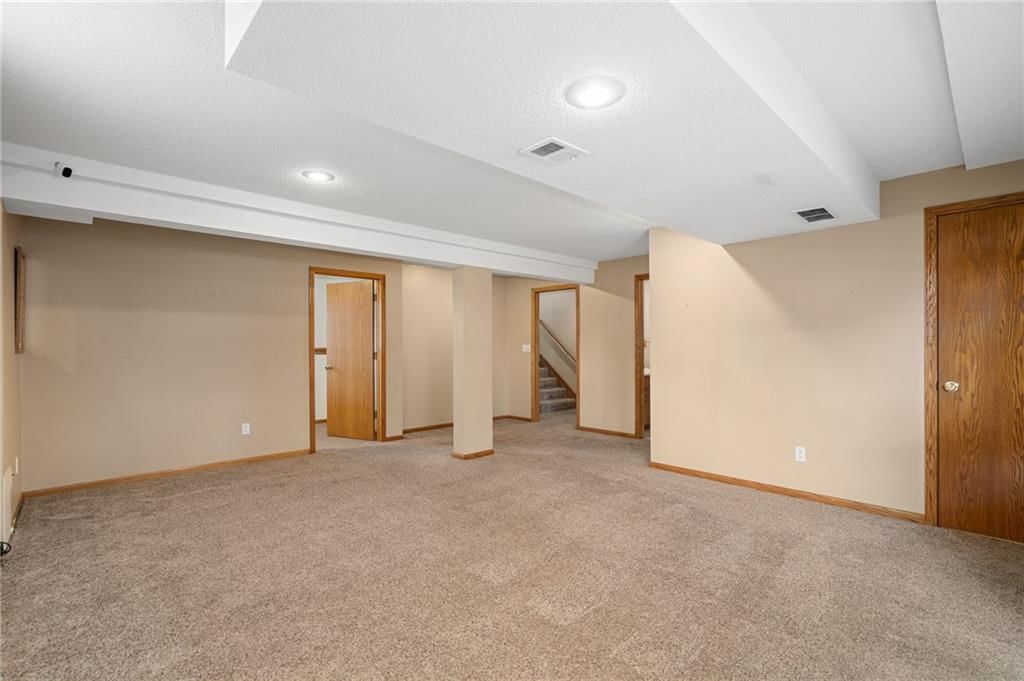 1002 Hillcrest Street — photo 32