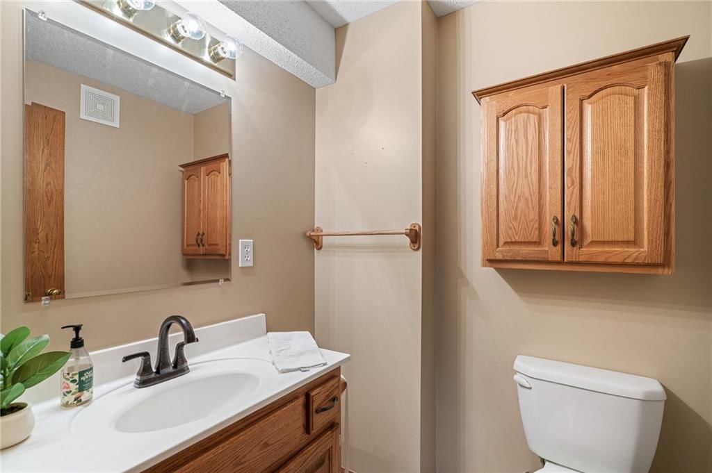 1002 Hillcrest Street — photo 35
