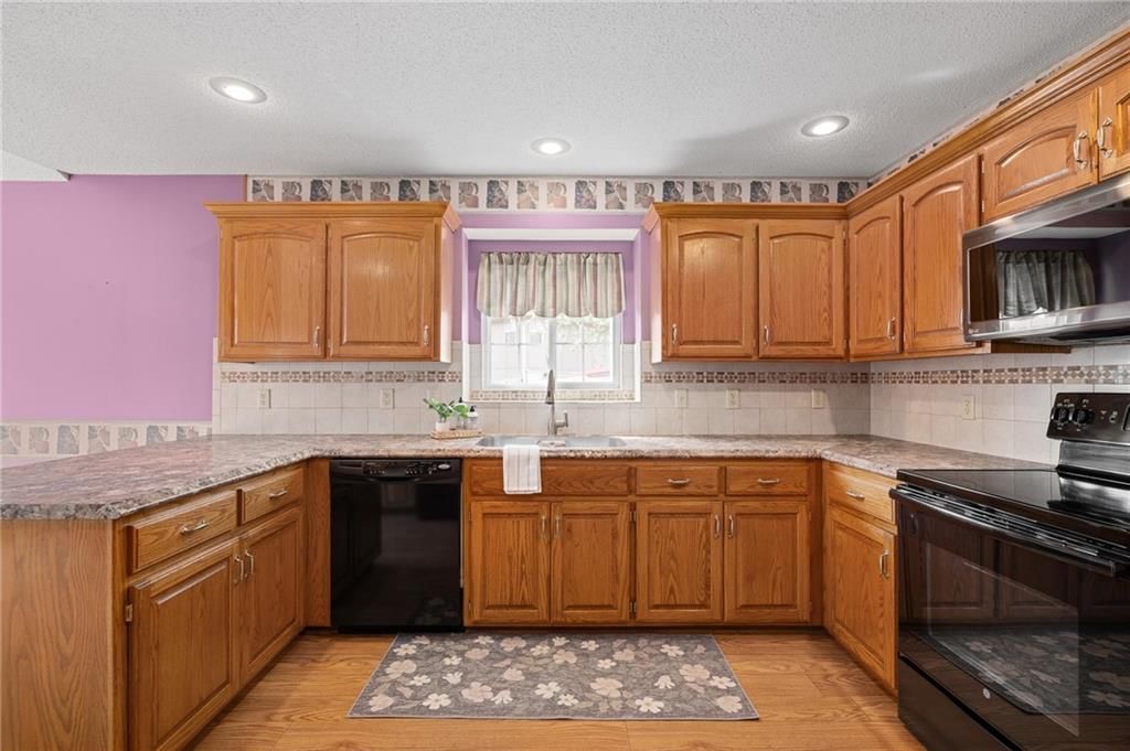 1002 Hillcrest Street — photo 10