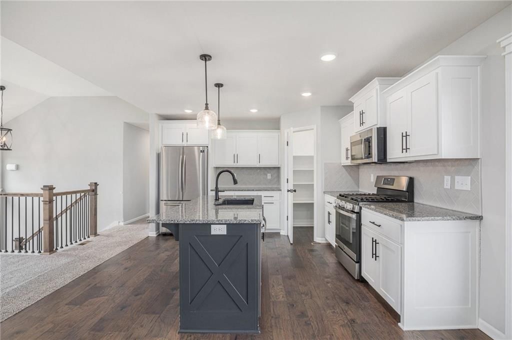 1702 Cottonwood Creek Avenue — photo 2