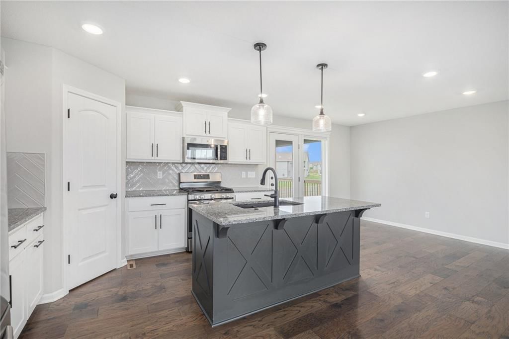 1702 Cottonwood Creek Avenue — photo 3