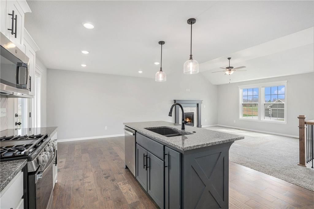 1702 Cottonwood Creek Avenue — photo 4