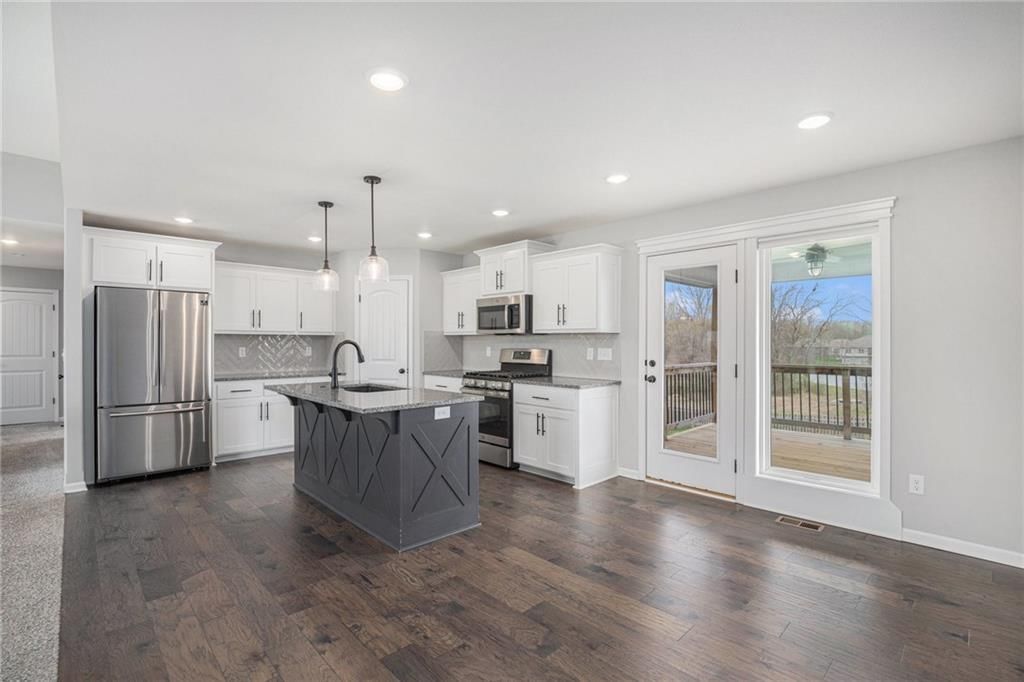 1702 Cottonwood Creek Avenue — photo 5