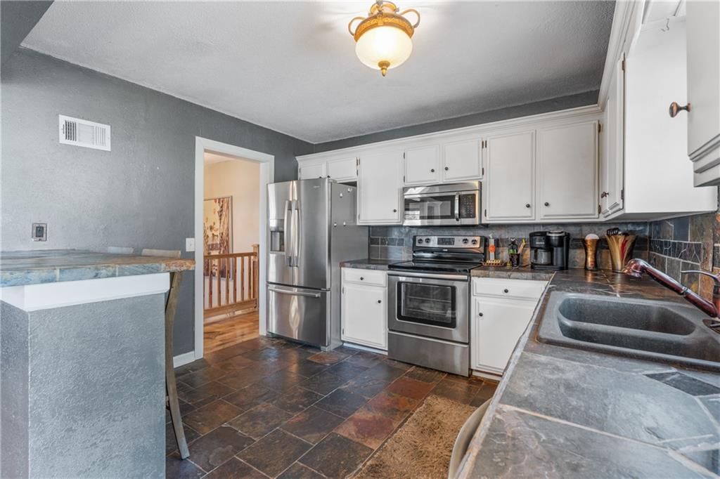 3117 NW CASTLE Drive — photo 13