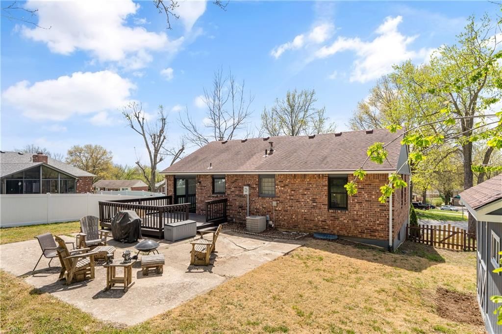 3117 NW CASTLE Drive — photo 33