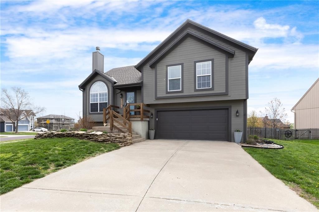 20807 S BARKER Road, Spring Hill, KS