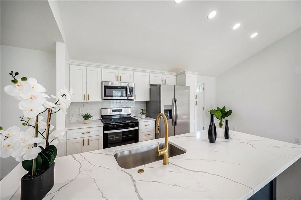 714 N Rogers Street — photo 13