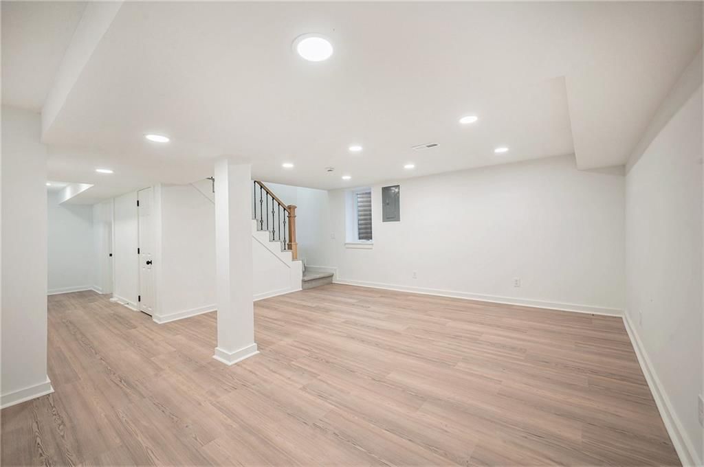 714 N Rogers Street — photo 14