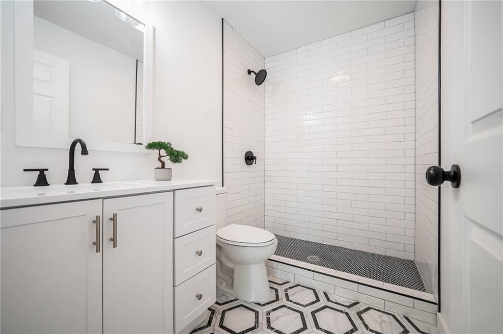 714 N Rogers Street — photo 7