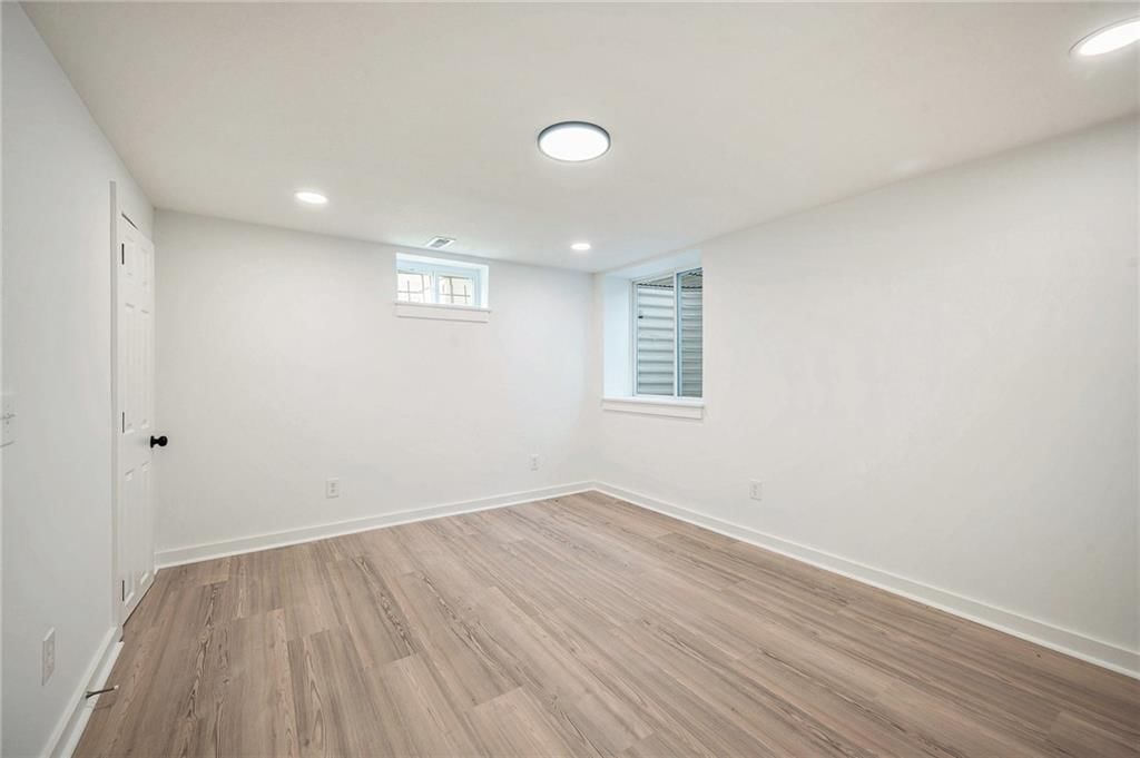 714 N Rogers Street — photo 8