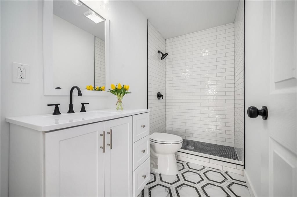 714 N Rogers Street — photo 9