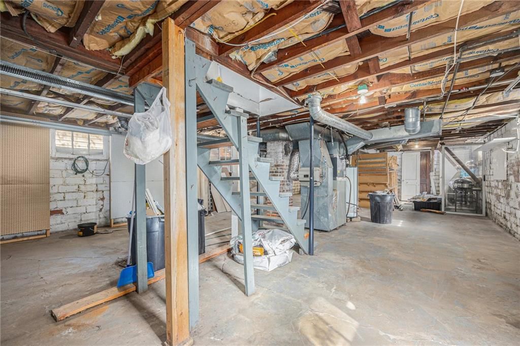 1305 W College Street — photo 17