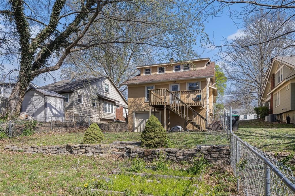 1305 W College Street — photo 20