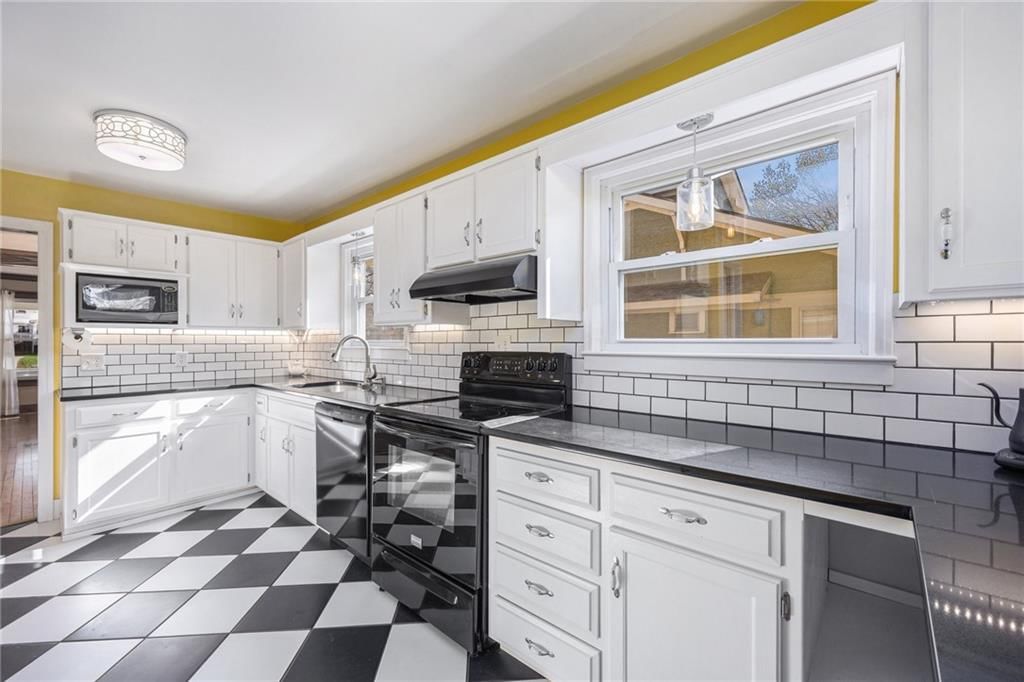 1305 W College Street — photo 27