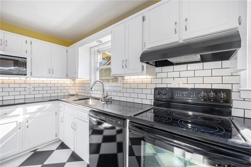 1305 W College Street — photo 28