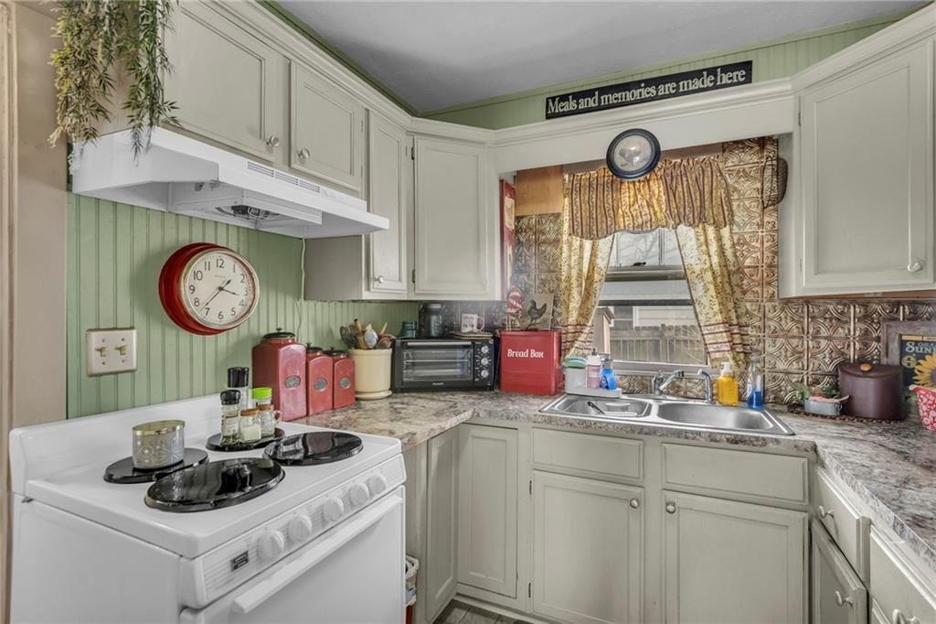 240 N Blake Street — photo 12