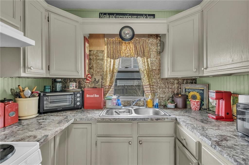 240 N Blake Street — photo 13