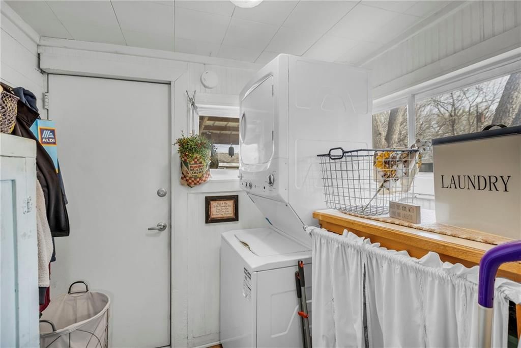 240 N Blake Street — photo 21