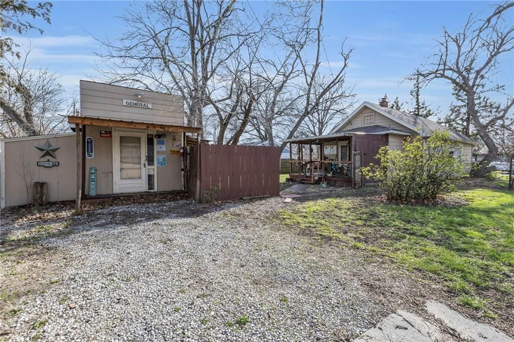 240 N Blake Street — photo 27