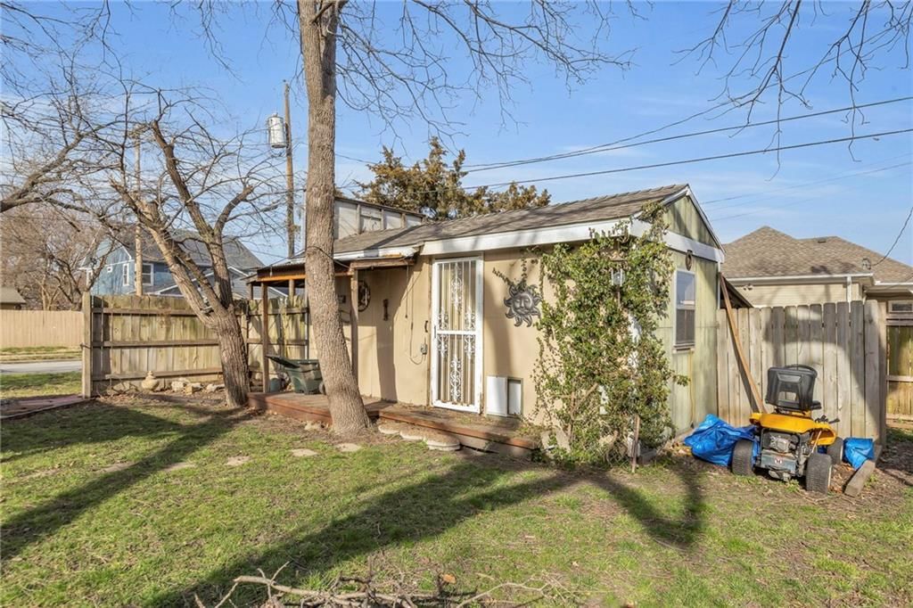 240 N Blake Street — photo 28