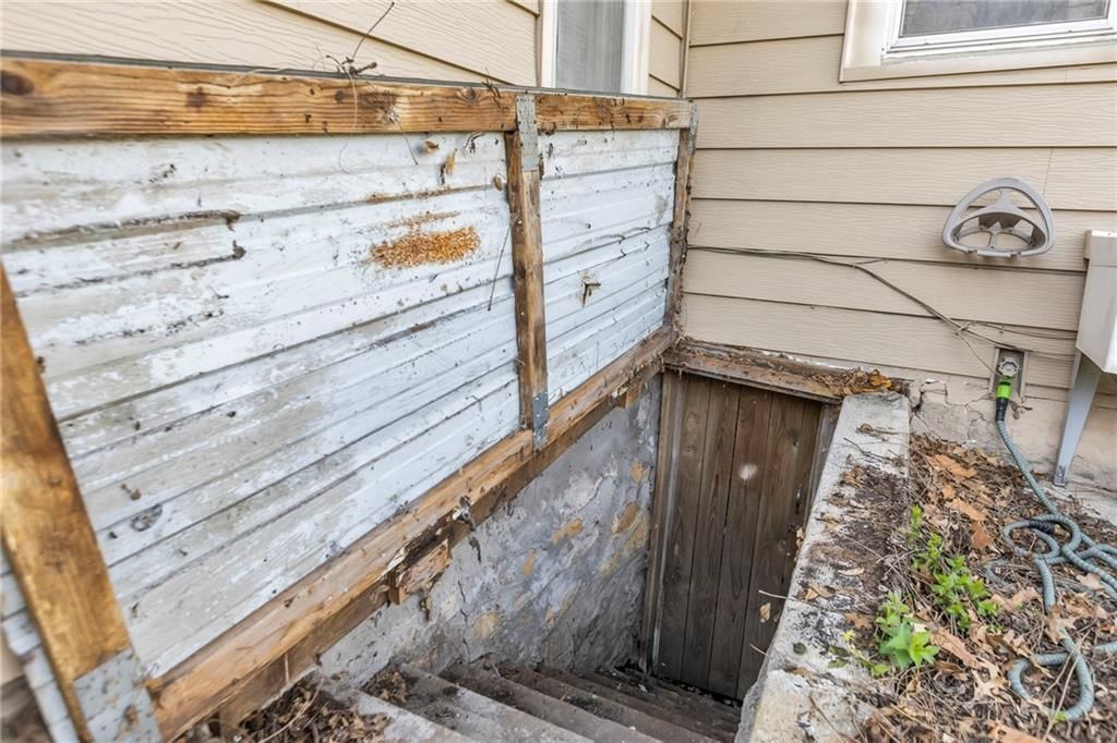 240 N Blake Street — photo 33