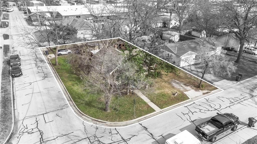 240 N Blake Street — photo 36