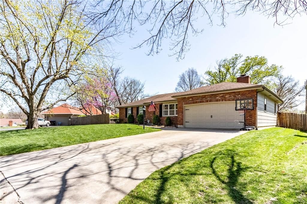 310 Johnson Drive — photo 2