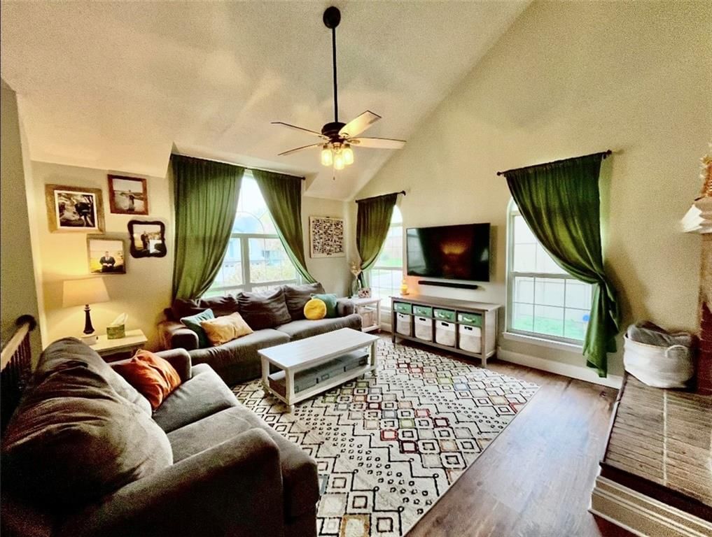 100 W Calico Drive — photo 2