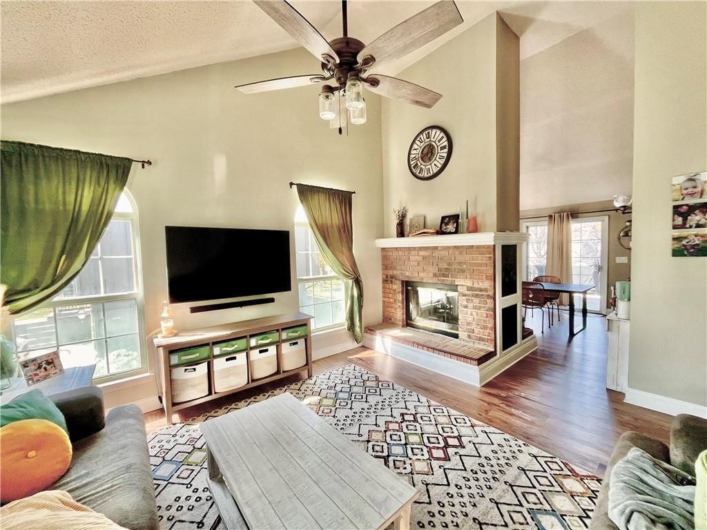 100 W Calico Drive — photo 3