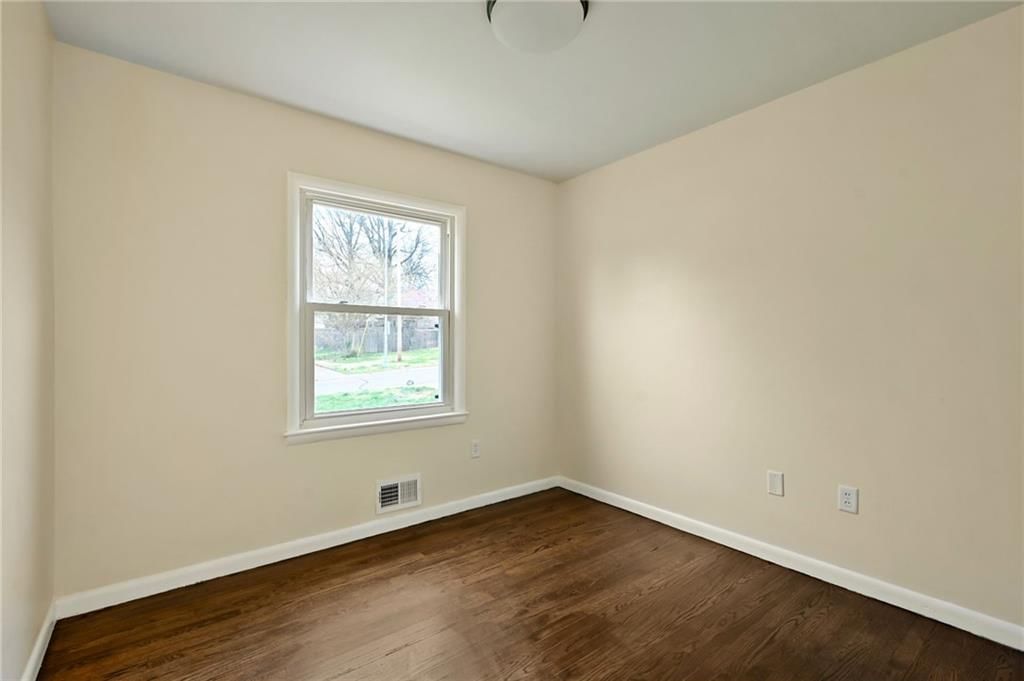 4705 Vermont Avenue — photo 11