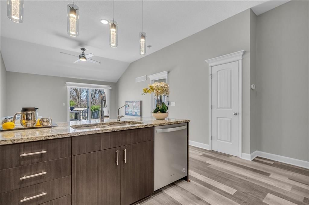 9210 N Gower Avenue — photo 8