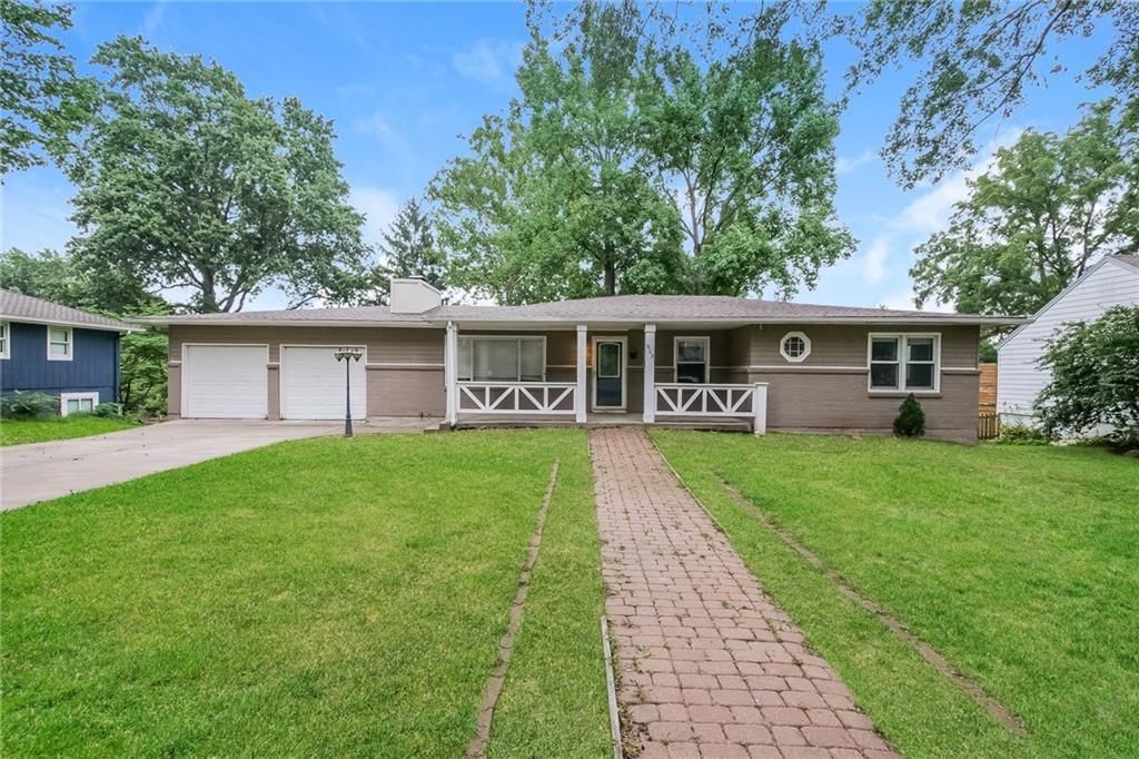 913 Ridgeway Drive, Liberty, MO