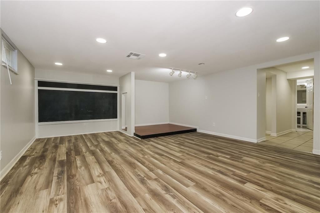 913 Ridgeway Drive — photo 12