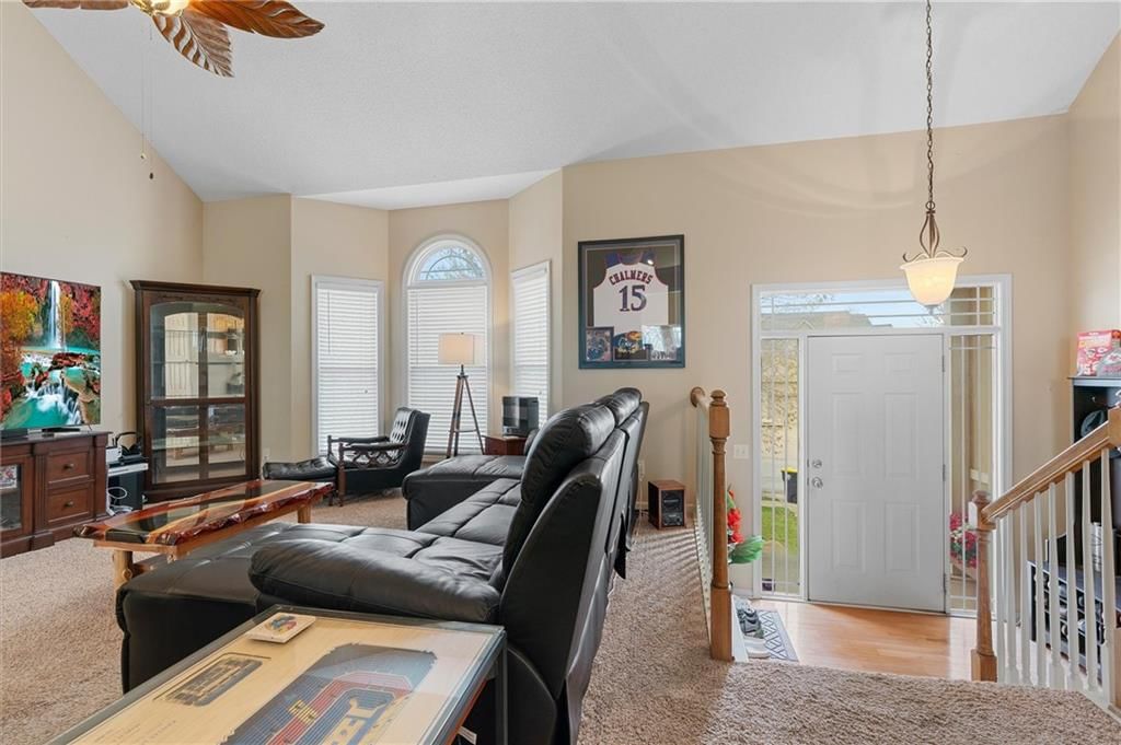 10105 N Hedges Avenue — photo 18