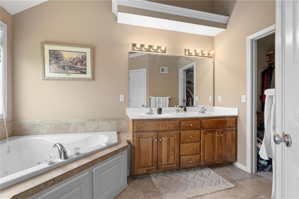 10105 N Hedges Avenue — photo 28