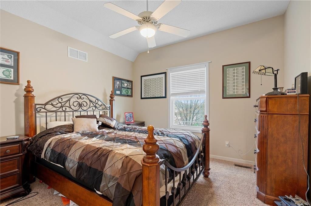 10105 N Hedges Avenue — photo 32