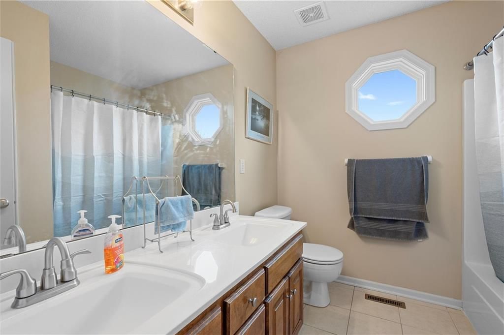 10105 N Hedges Avenue — photo 34