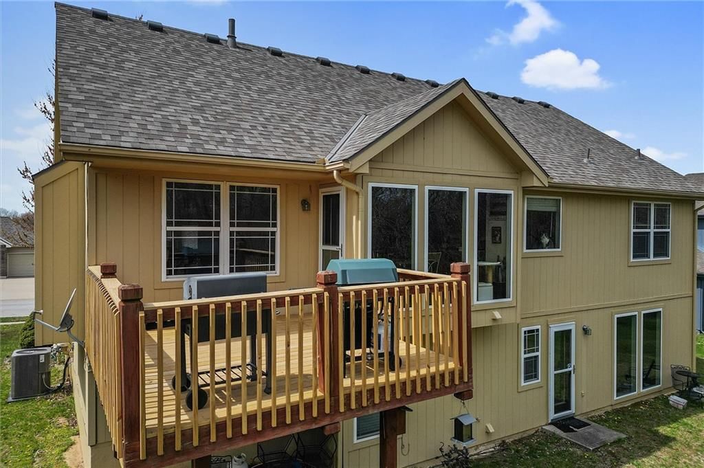 10105 N Hedges Avenue — photo 43