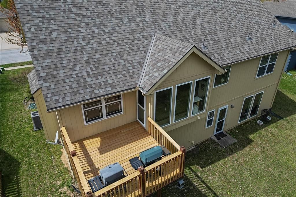 10105 N Hedges Avenue — photo 44