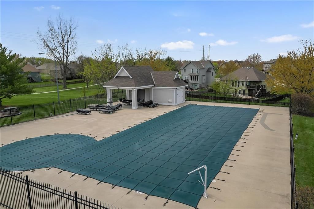 10105 N Hedges Avenue — photo 9