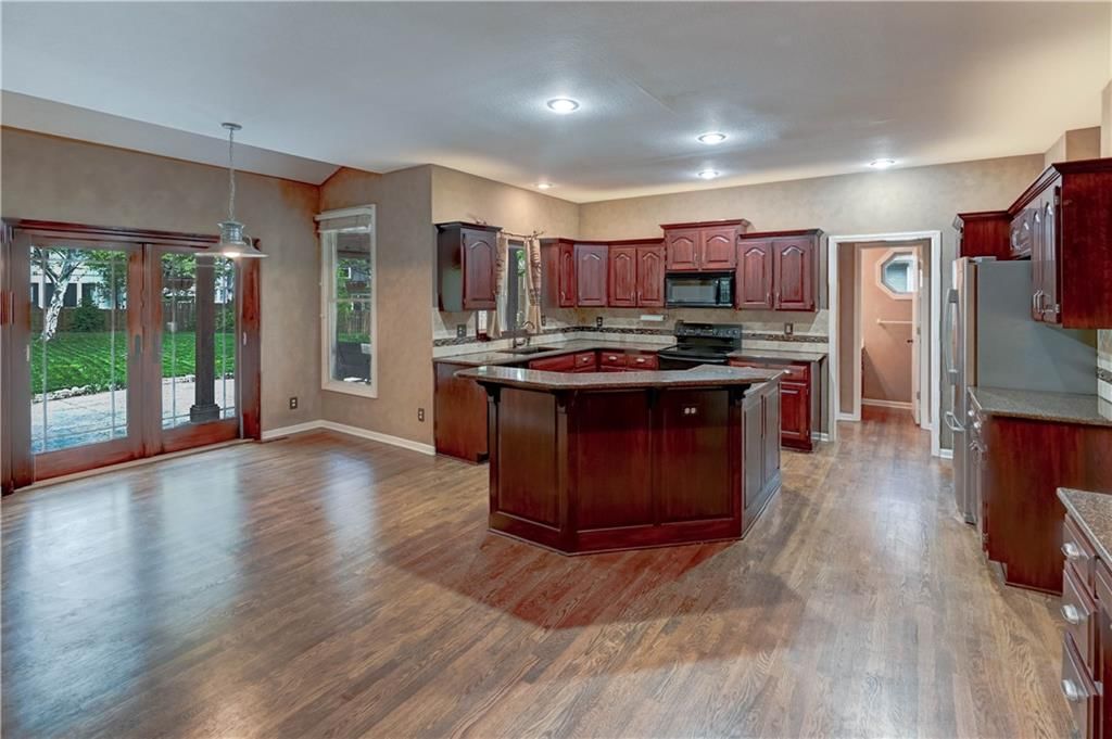 5406 Roundtree Street — photo 7