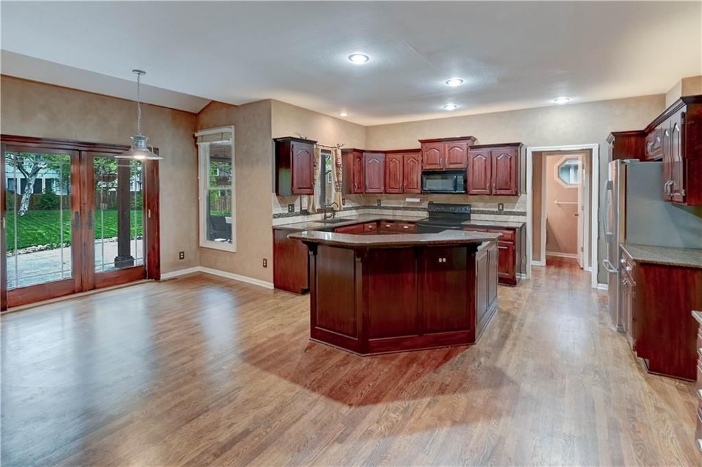 5406 Roundtree Street — photo 8