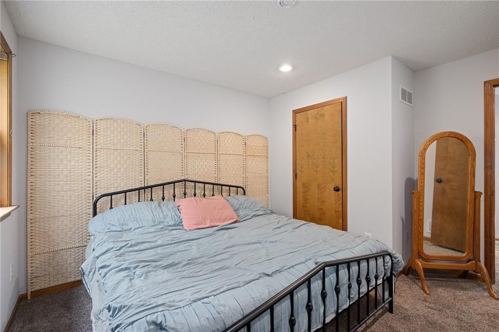 2102 W Dennis Avenue — photo 35