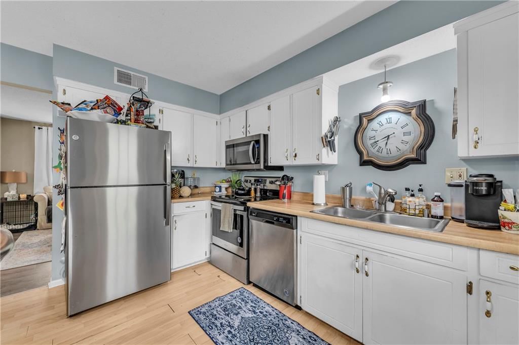 5824 NW Walnut Court — photo 8