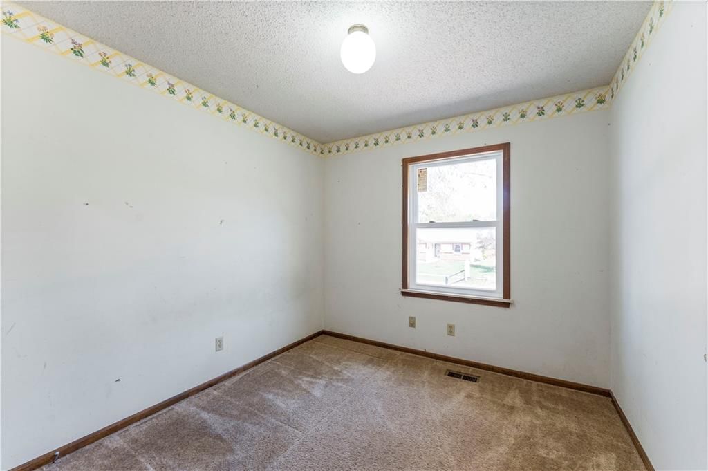 610 N Elm Street — photo 11